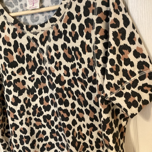 EUC Freeloader leopard short sleeved top. Size small. - Picture 3 of 6